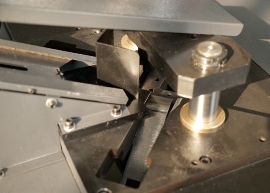 corner binding machine